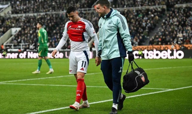 英超回顾：赔了夫人又折兵！全主力出战仍遭双杀，枪手本赛季又要四大皆空